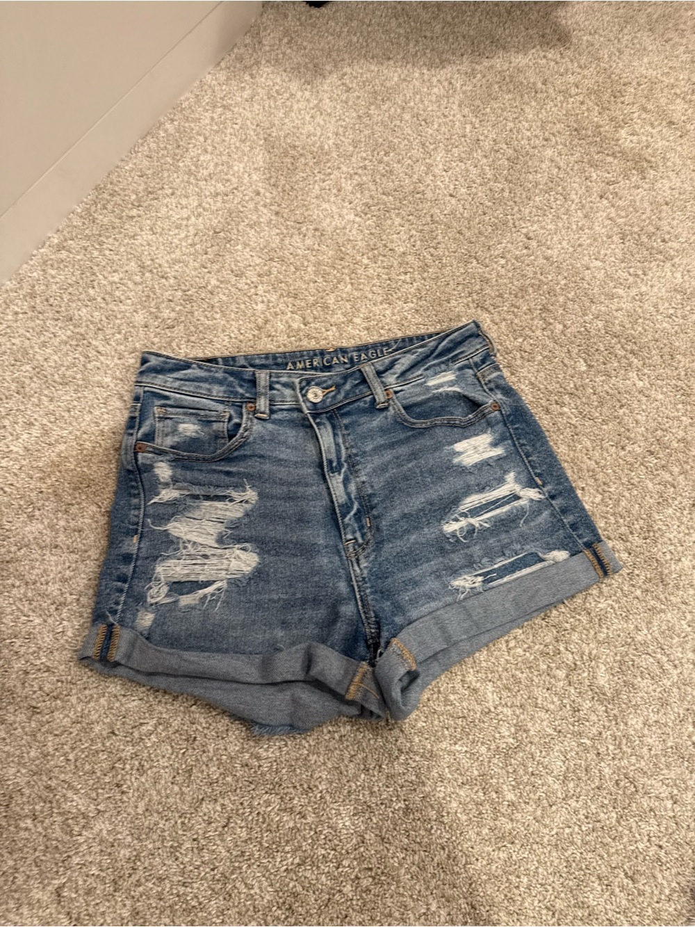American Eagle Outfitters Distressed High-Rise Denim Shorts in Blue. Size 8